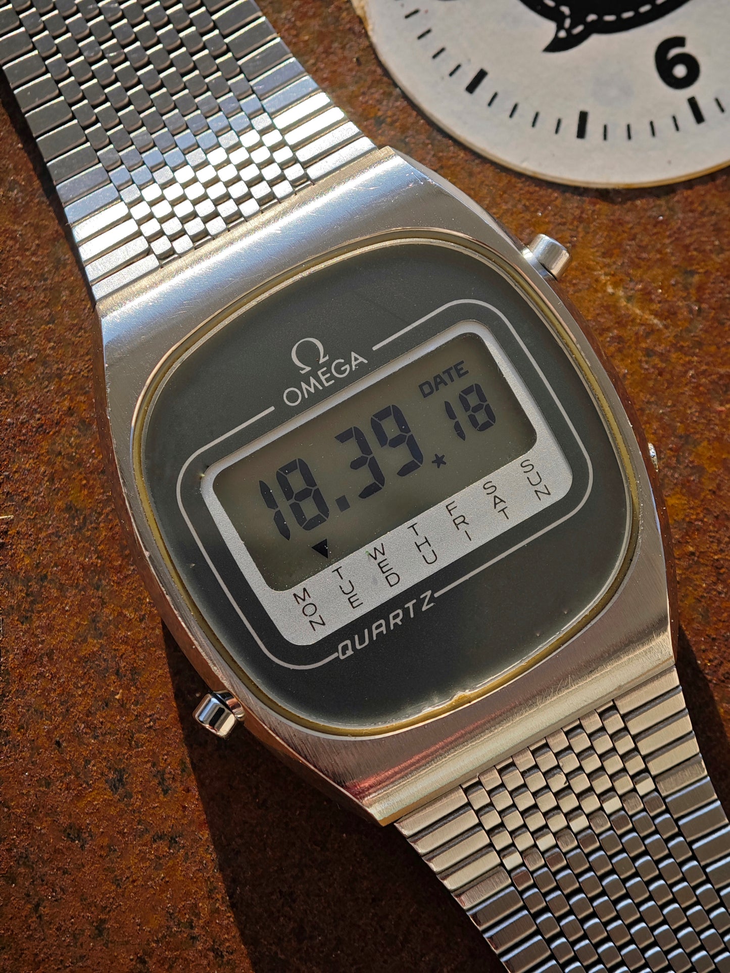 MINT OMEGA LCD Quartz 1616 - SERVICED