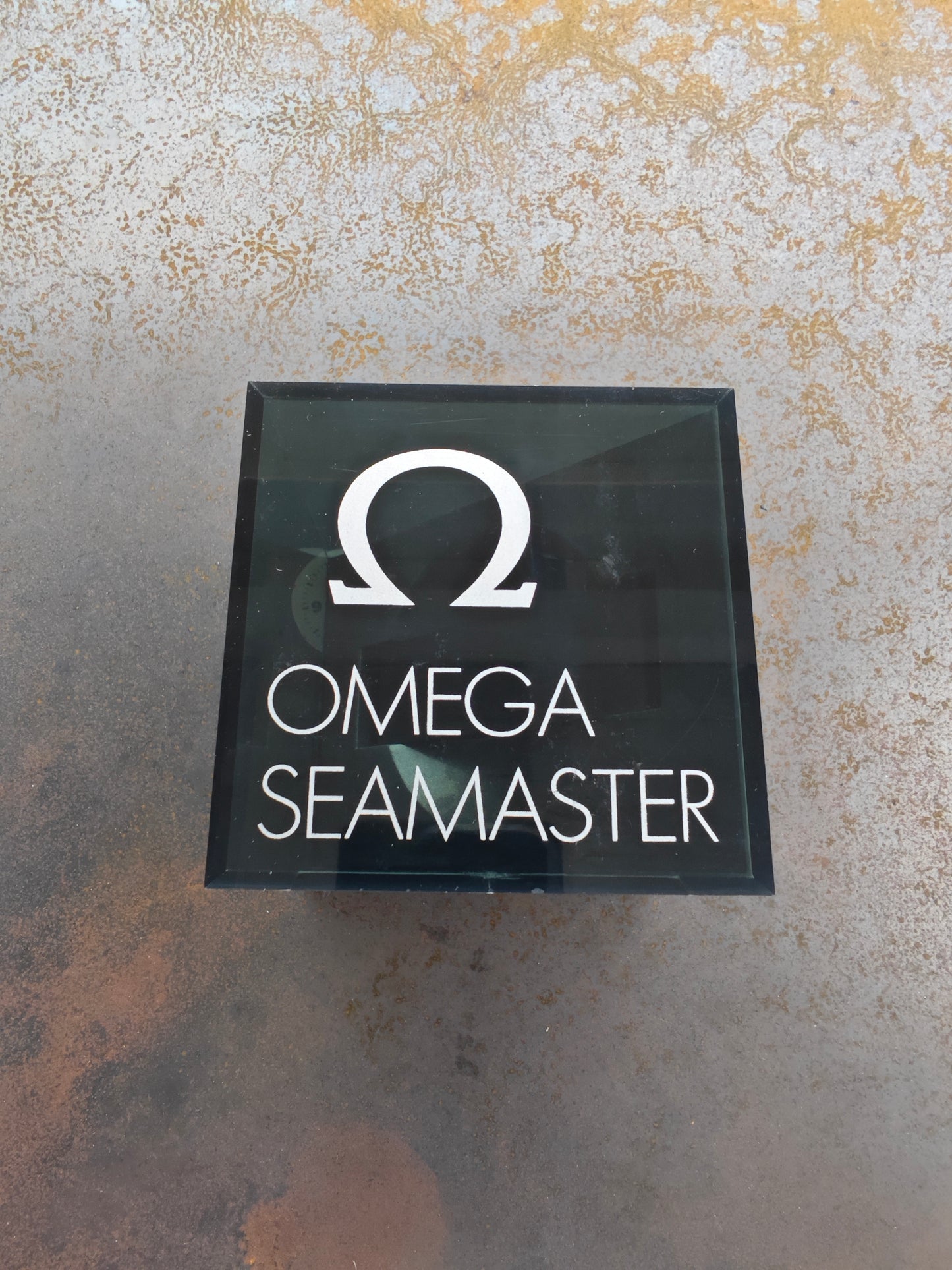 Scatola cubica in plexiglas OMEGA SEAMASTER estremamente rara per i modelli OMEGA Ploprof 600 e 1000