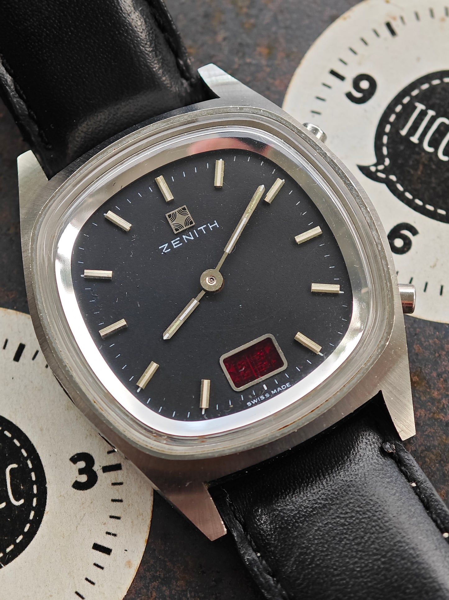 MINT Zenith Futur Time Command Seltene Version mit schwarzem Zifferblatt