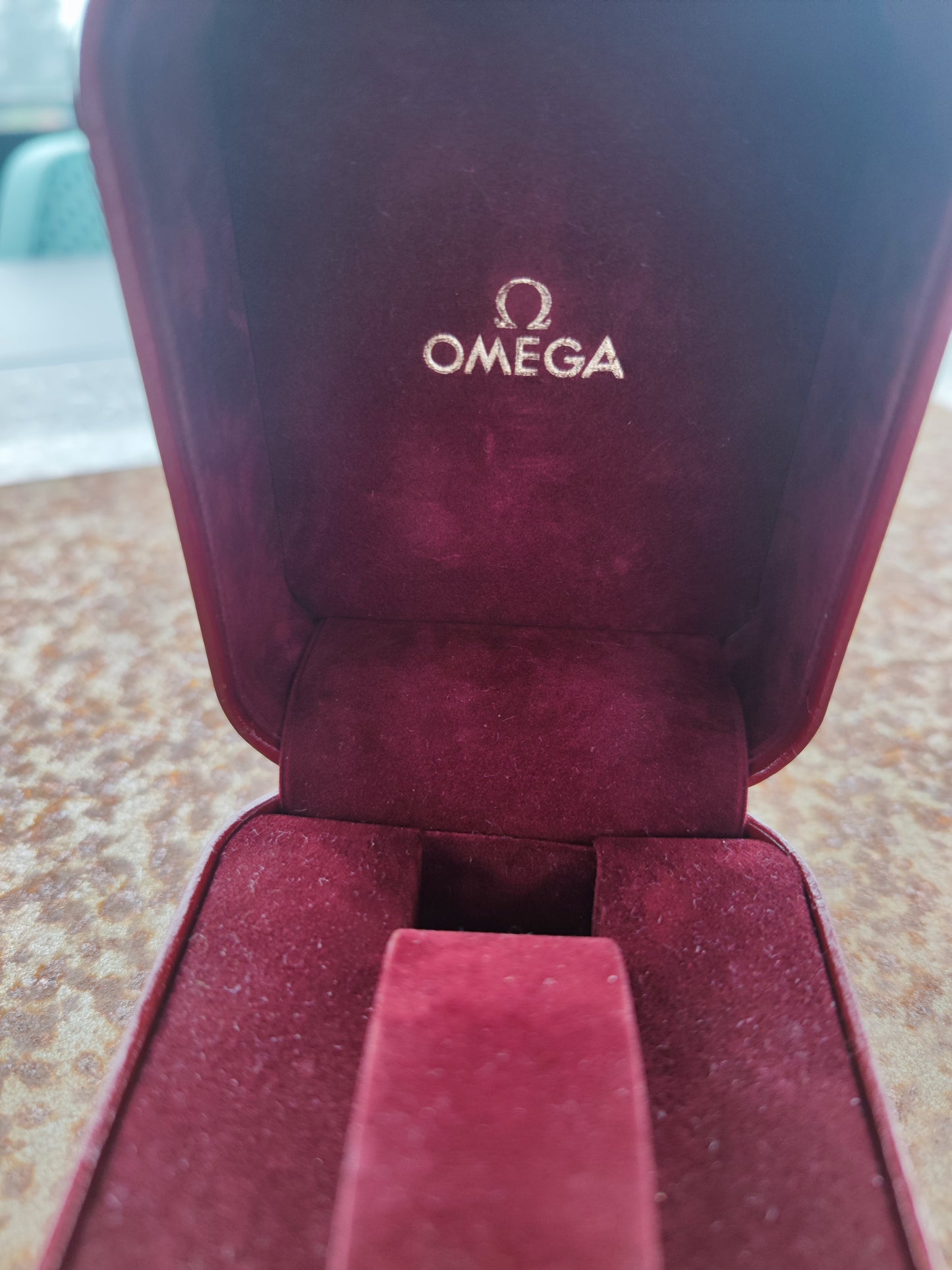 OMEGA Speedmaster Burgundy box