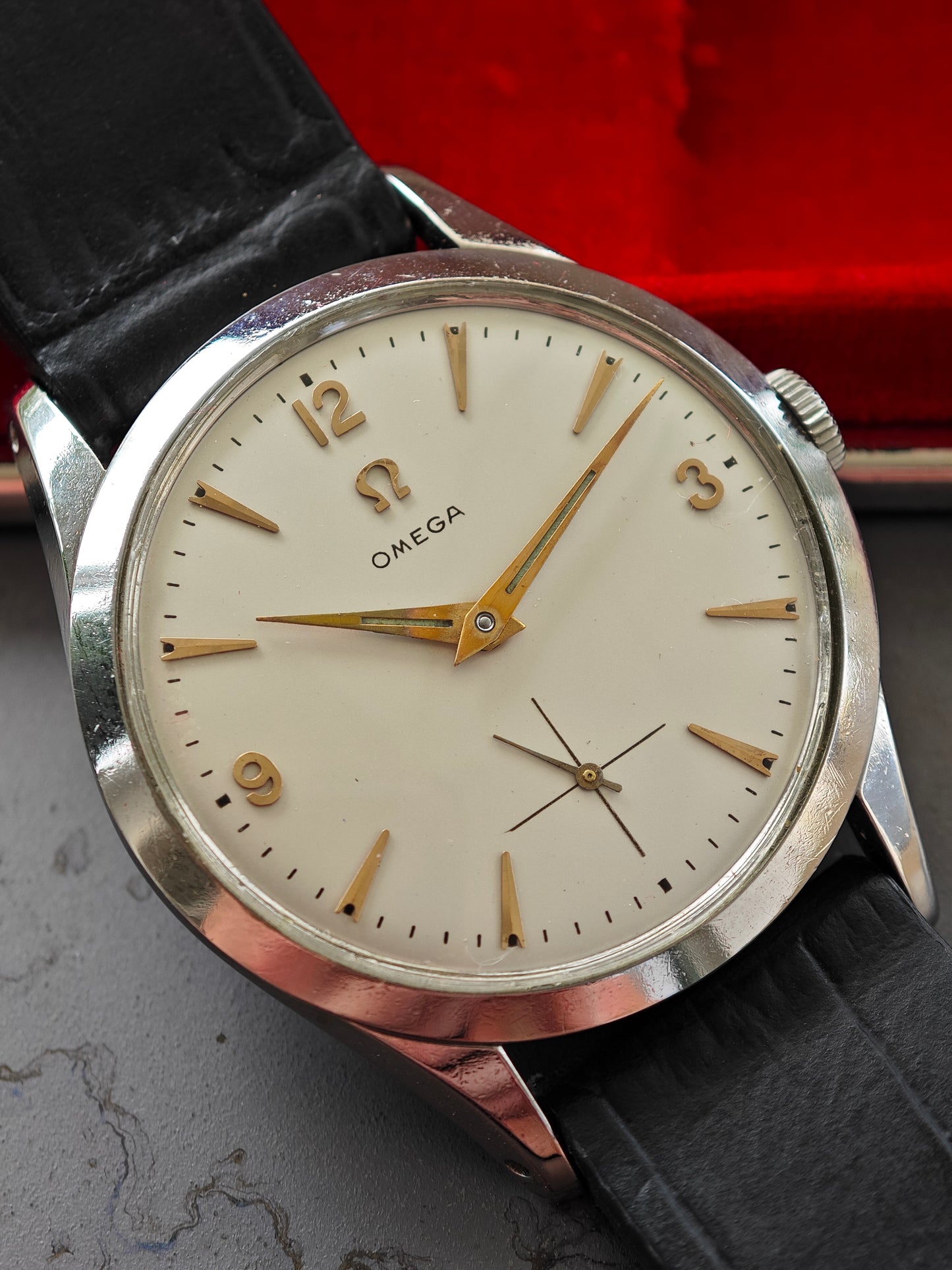 N.O.S. OMEGA Manual Wind cal. 266 from 1950s & BOX