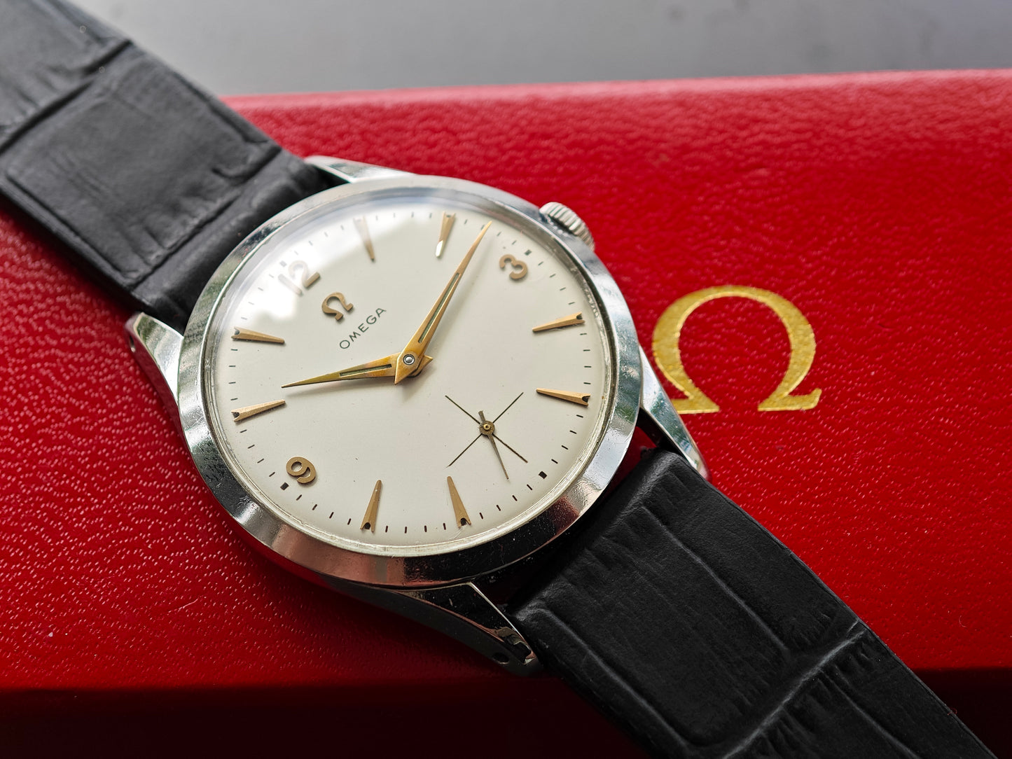 N.O.S. OMEGA Manual Wind cal. 266 from 1950s & BOX