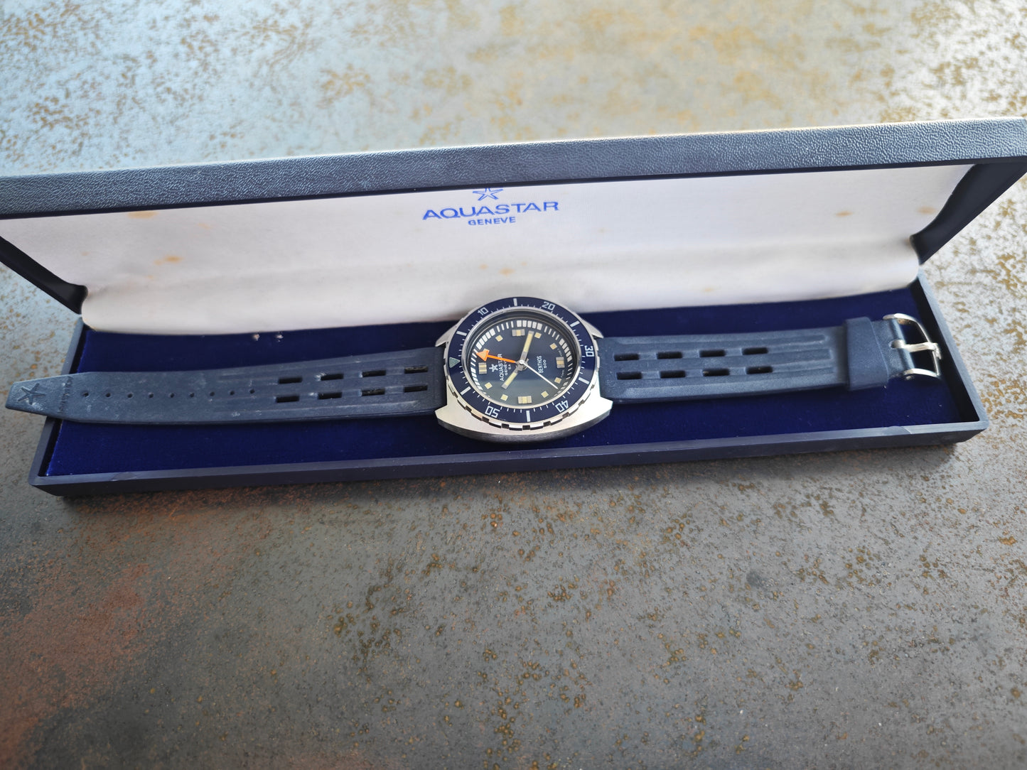 N.O.S. Aquastar BENTHOS 500 (1002) with Rubber Strap & Box