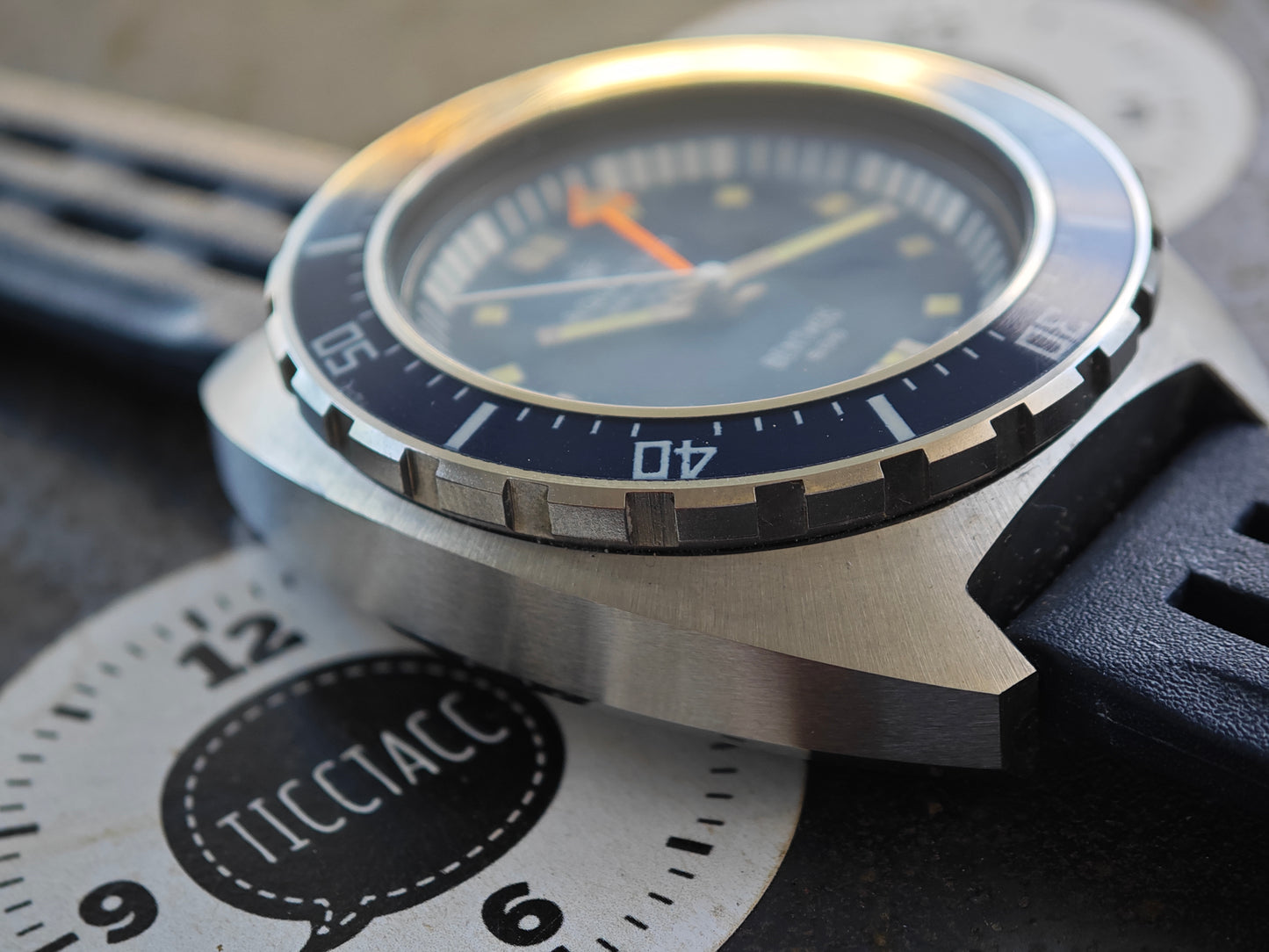 N.O.S. Aquastar BENTHOS 500 (1002) with Rubber Strap & Box