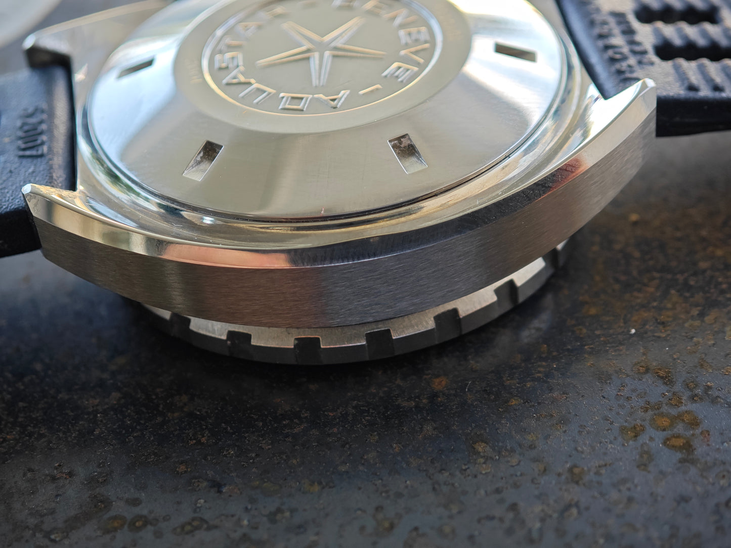 N.O.S. Aquastar BENTHOS 500 (1002) with Rubber Strap & Box