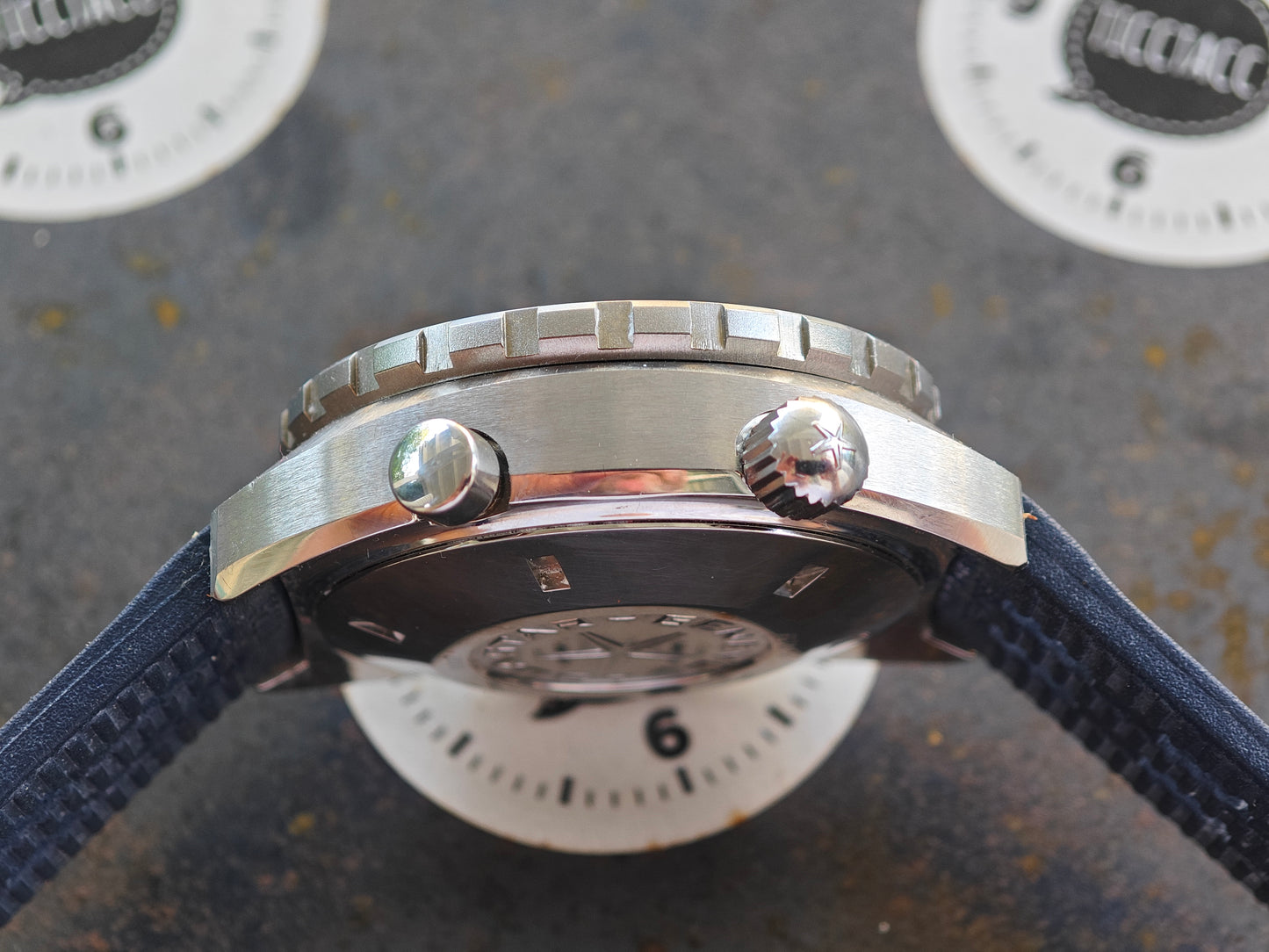 N.O.S. Aquastar BENTHOS 500 (1002) with Rubber Strap & Box