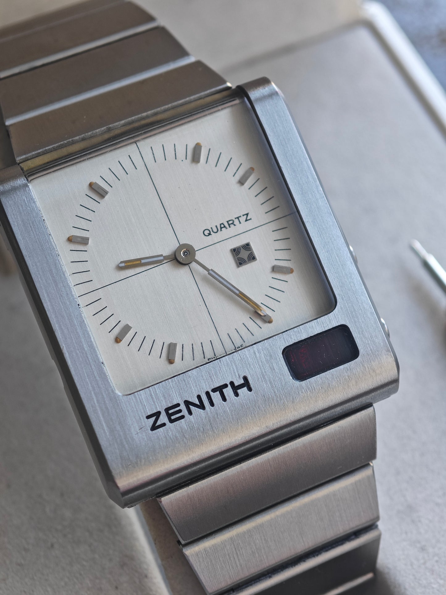 N.O.S. Zenith Futur Time Command White Dial & Box & Pin