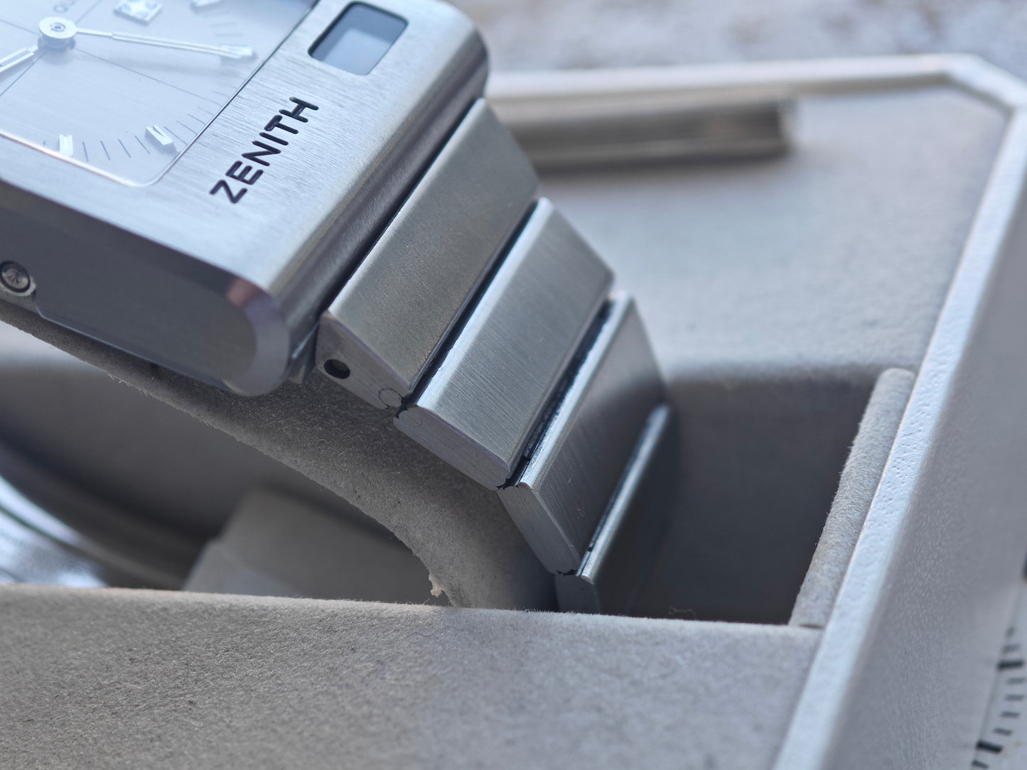 N.O.S. Zenith Futur Time Command White Dial & Box & Pin