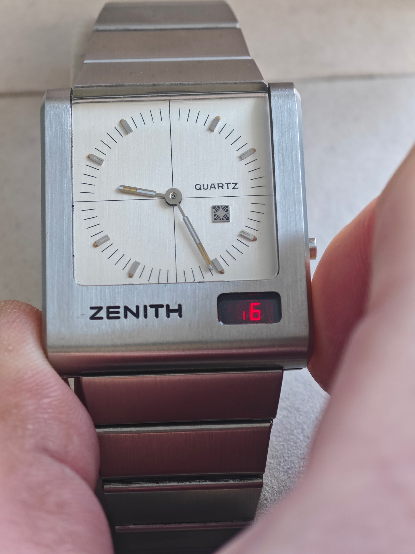 N.O.S. Zenith Futur Time Command White Dial & Box & Pin