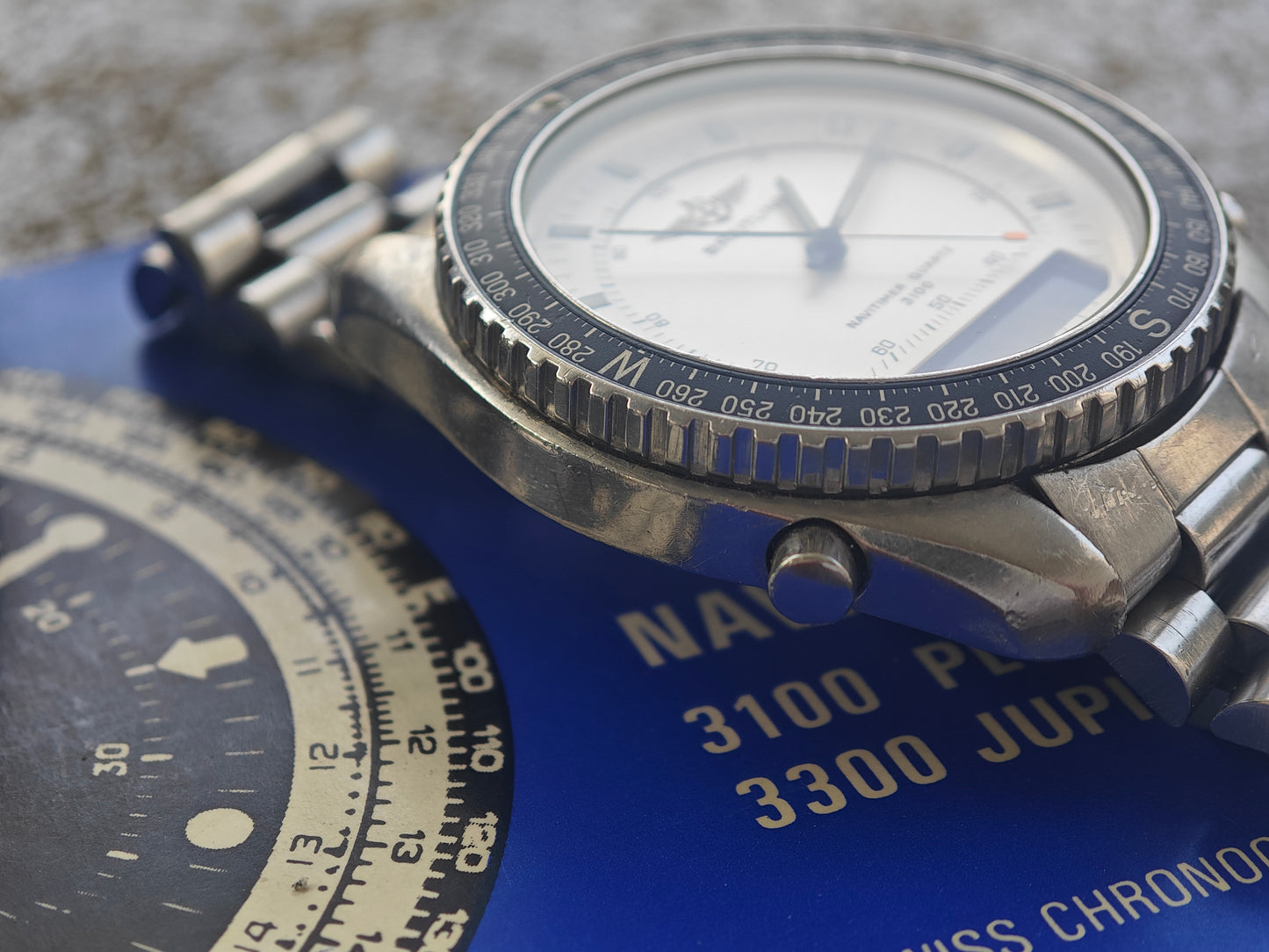 Super raro Breitling Navitimer 80191 di prima generazione con quadrante bianco, plutonio, scatola e manuale