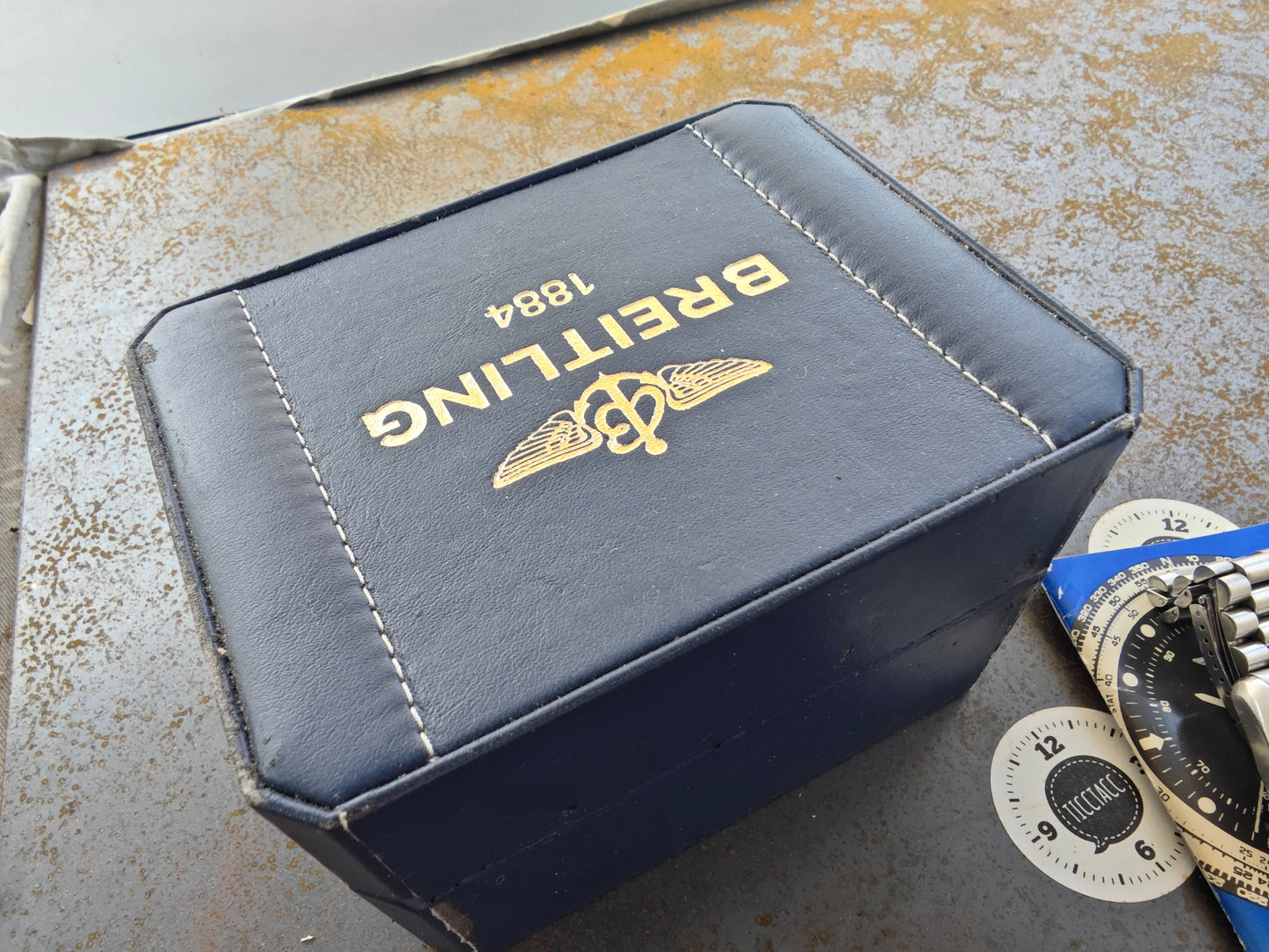 Super raro Breitling Navitimer 80191 di prima generazione con quadrante bianco, plutonio, scatola e manuale