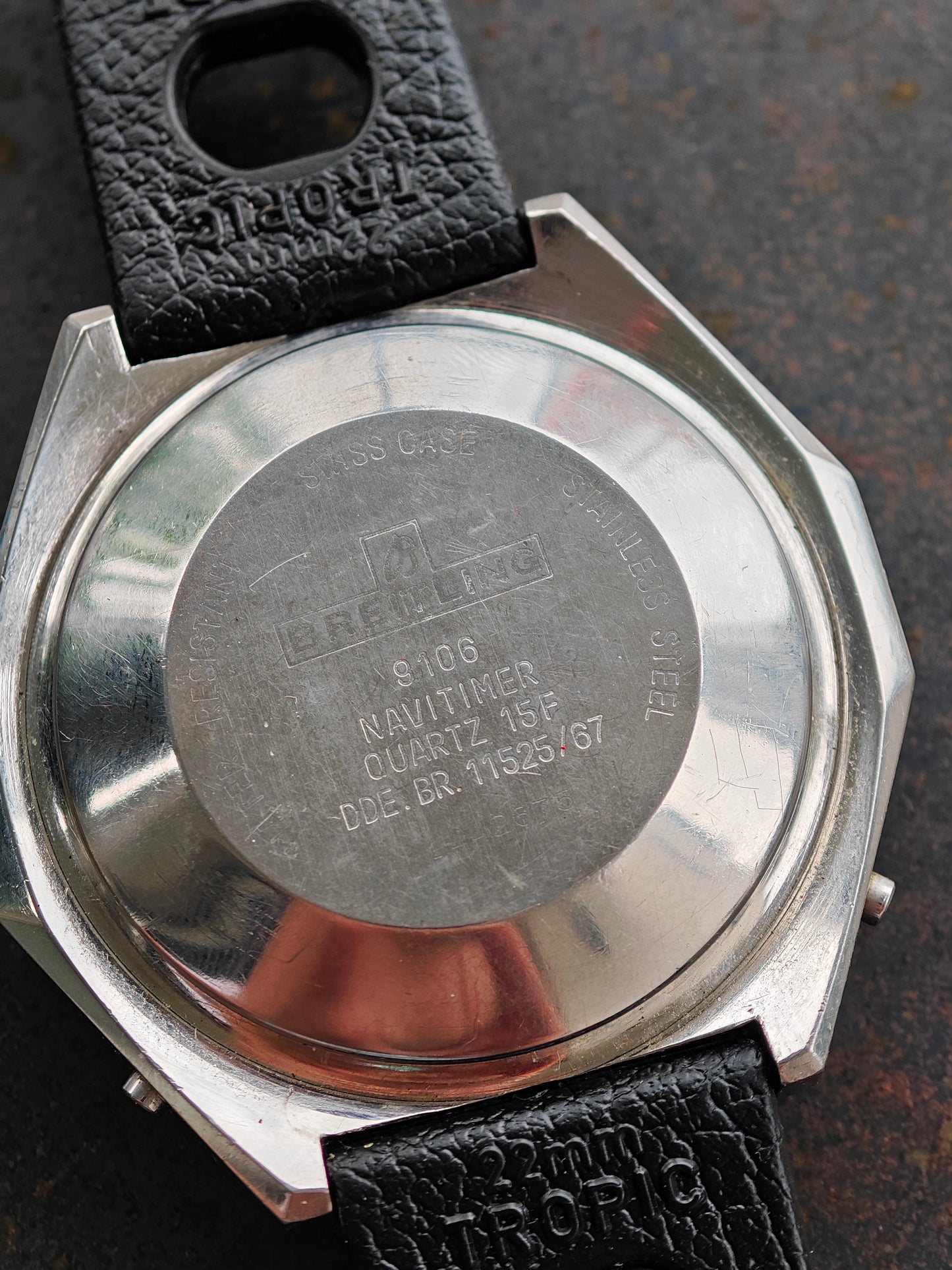 NEUWERTIGES Breitling Navitimer Quartz 9106 – originales FRONTIER-Modul und Tropic-Armband