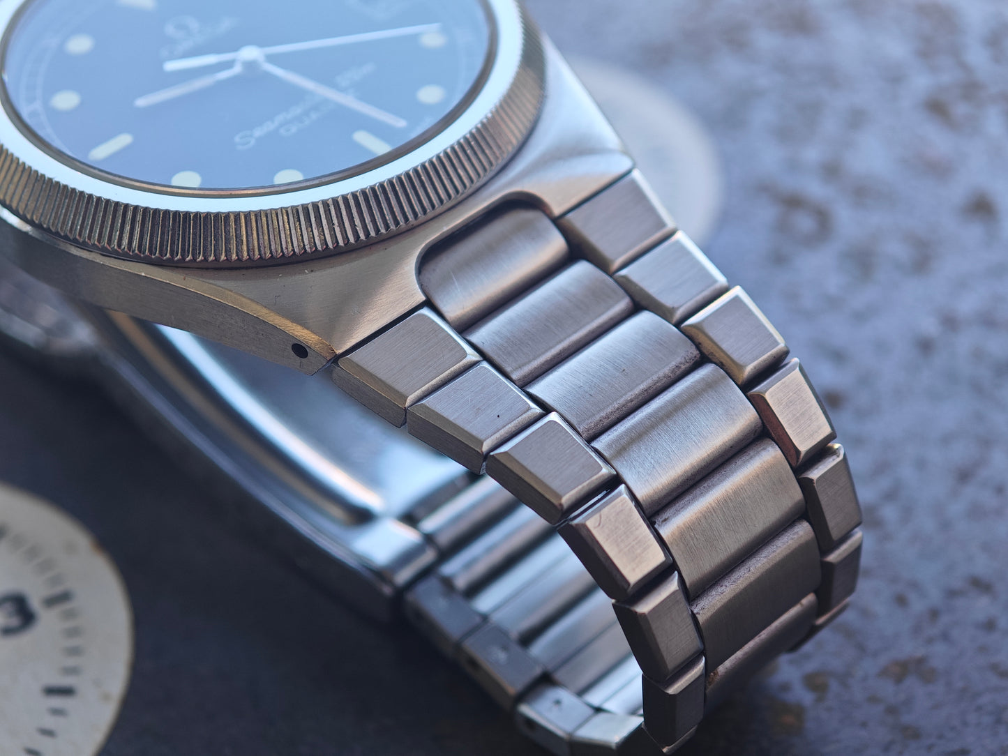 NEUWERTIGES OMEGA Seamaster 120 m Armadillo Dots Langes Armband