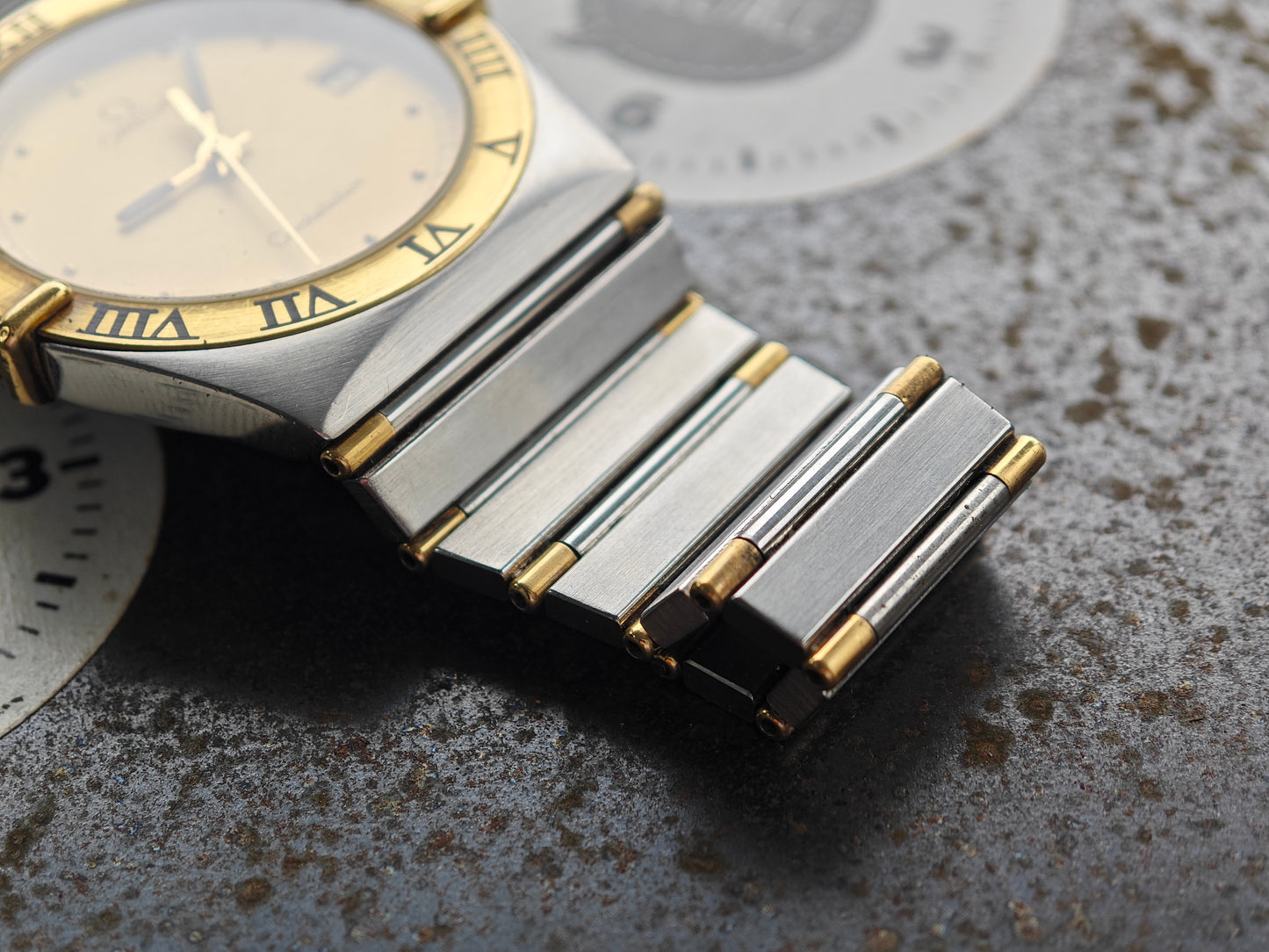 Perfekte OMEGA Constellation Manhattan Bicolor mit Bicolor-Armband