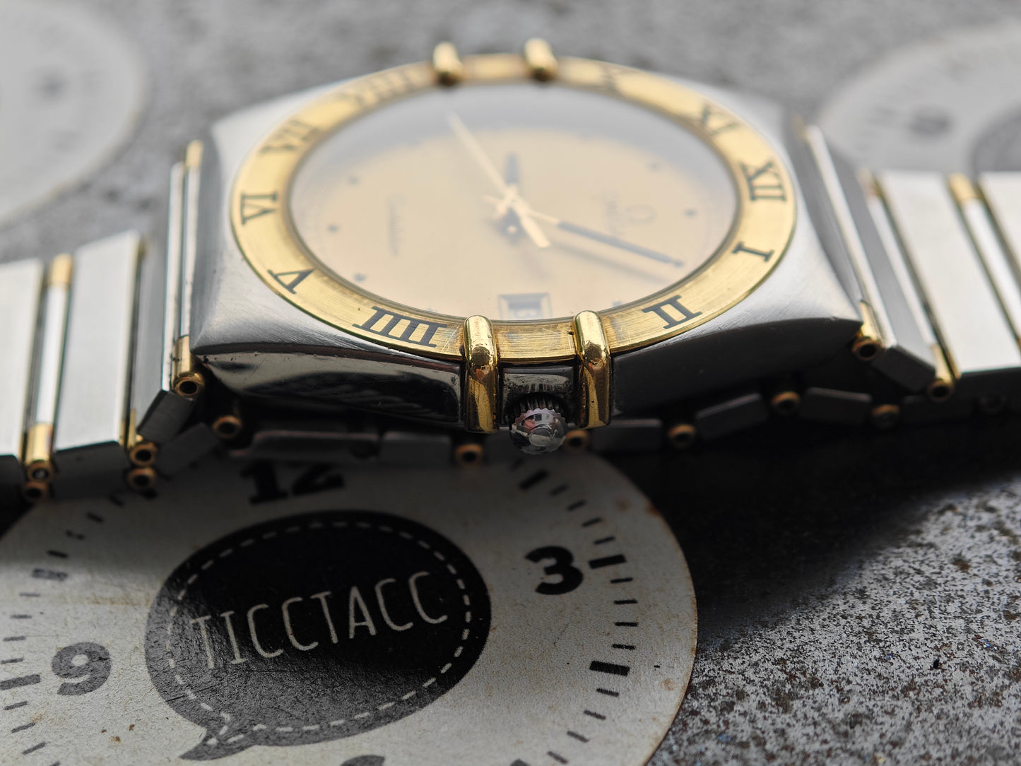 Perfekte OMEGA Constellation Manhattan Bicolor mit Bicolor-Armband