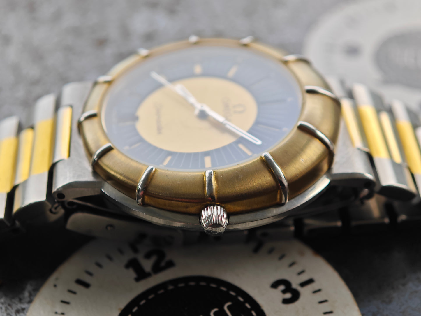 OMEGA Seamaster Dynamic „Spider“ Herrenversion Kal. 1430 – seltenes zweifarbiges Armband