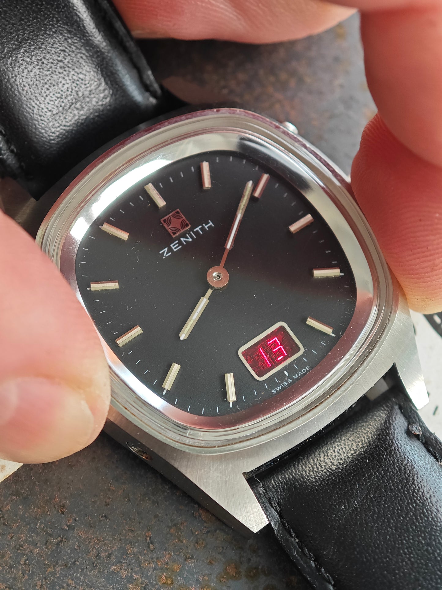 MINT Zenith Futur Time Command Seltene Version mit schwarzem Zifferblatt