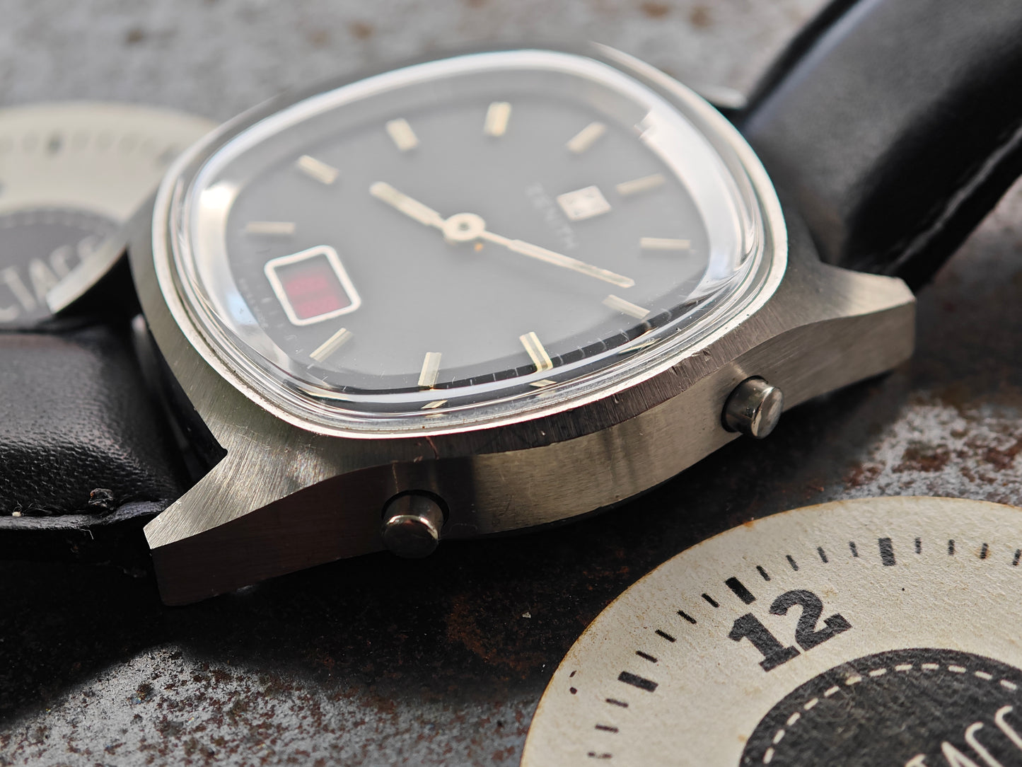 MINT Zenith Futur Time Command Seltene Version mit schwarzem Zifferblatt