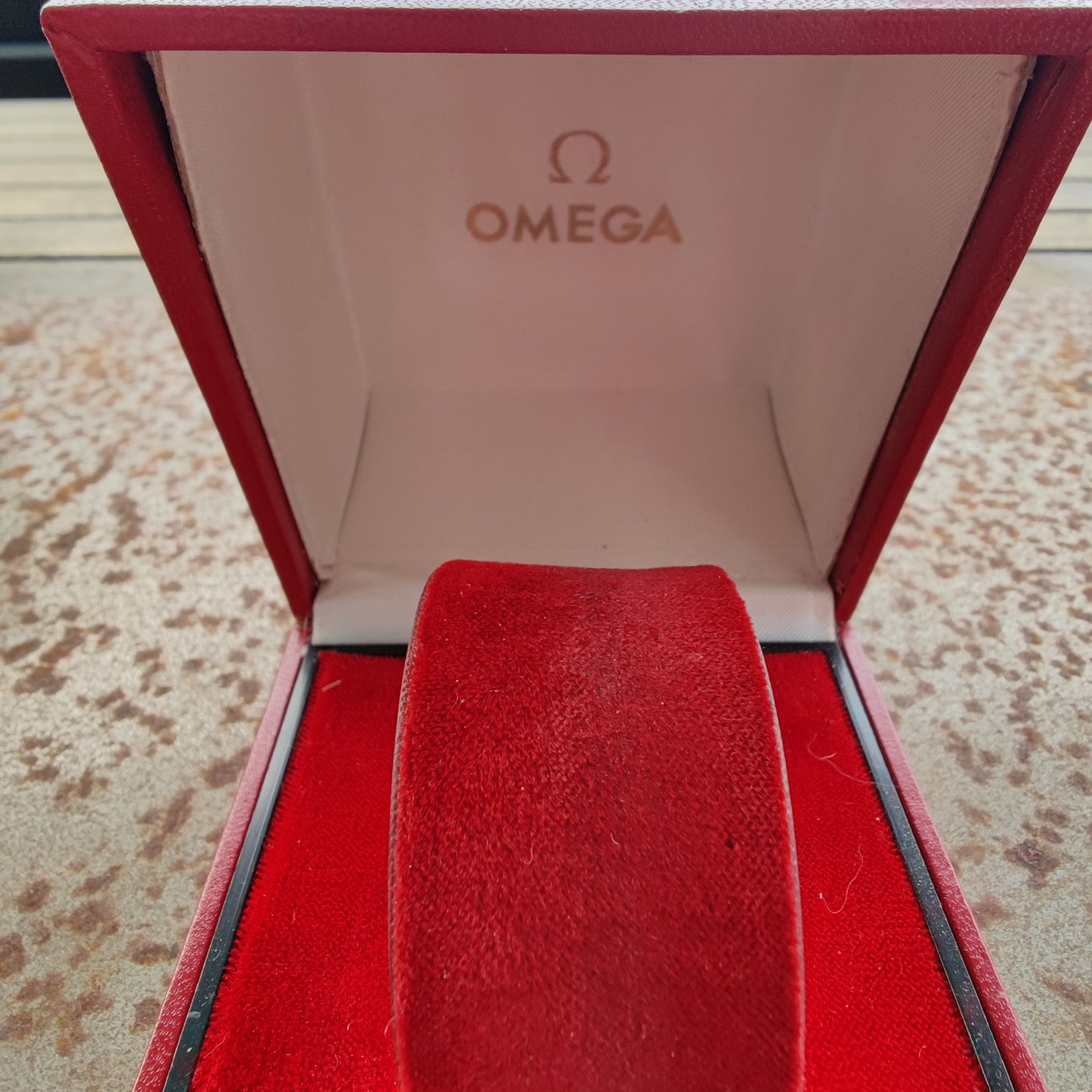 OMEGA CUBE BOX - VERY GOOD