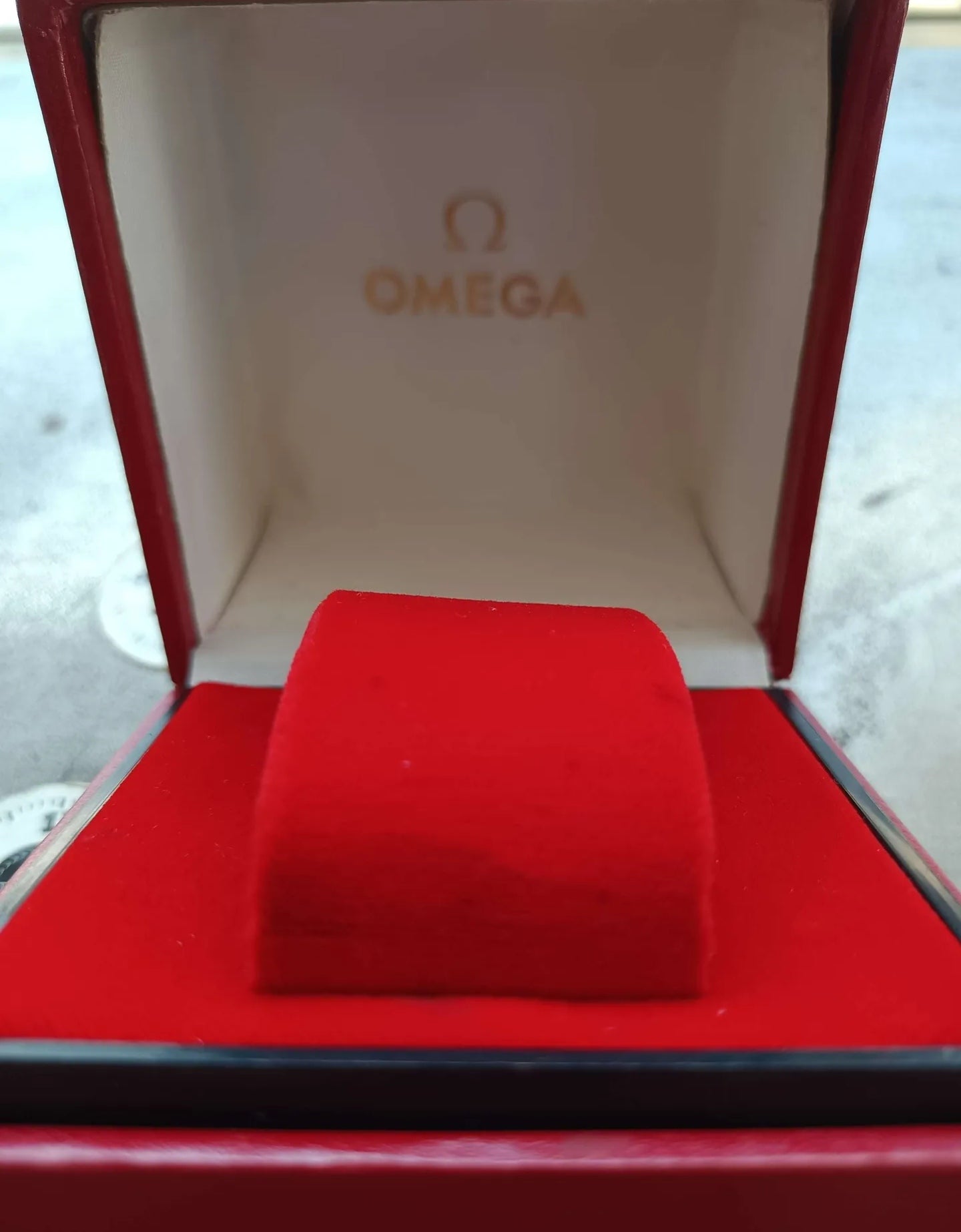 OMEGA CUBE BOX - VERY GOOD - MINT