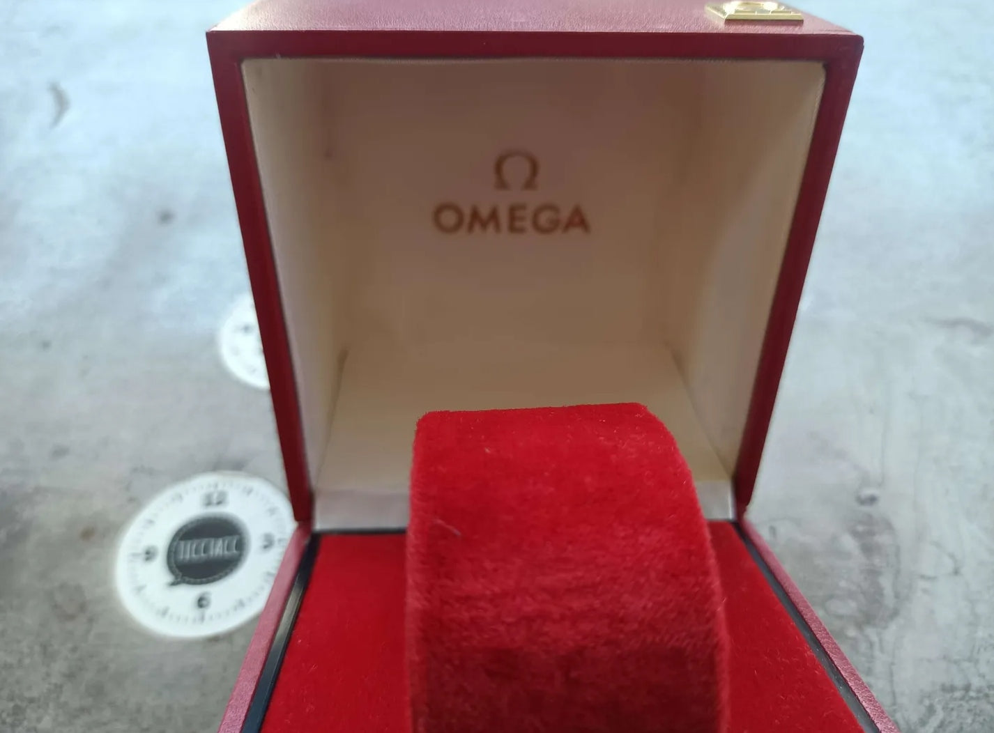OMEGA cube box - MINT - AS NEW